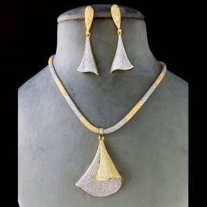 Серебристый, цвета меди и золотой медный индийский кулон на шею со стразами