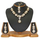 *Молочное и золотое индийское украшение на шею со стразами