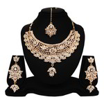 *Молочное и золотое индийское украшение на шею