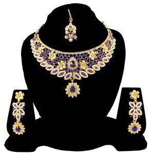 Молочное и золотое индийское украшение на шею со стразами, искусственными камнями