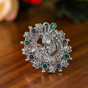 Серебристое женское индийское кольцо со стразами
