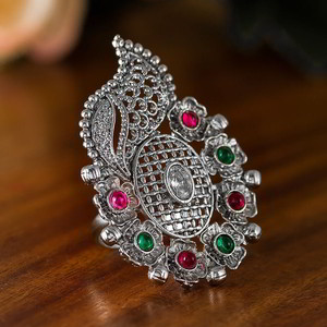 Серебристое женское индийское кольцо со стразами