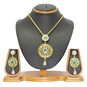 Зелёный индийский кулон на шею со стразами, искусственными камнями