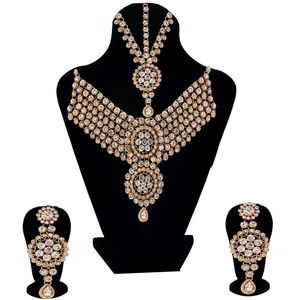 Молочное и золотое индийское украшение на шею со стразами, искусственными камнями