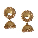 *Молочные и золотые латунные индийские серьги с перламутровыми бусинками