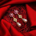 *Золотые индийские серьги со стразами, перламутровыми бусинками