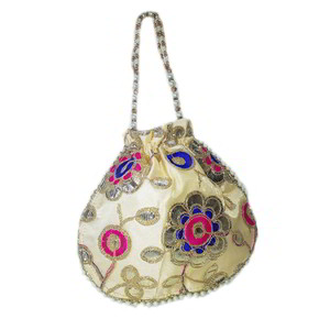 Бежевая и коричневая сумочка-мешочек из шёлка-сырца, украшенная вышивкой с аппликацией с бисером