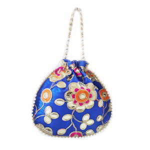 Синяя шёлковая сумочка-мешочек, украшенная вышивкой с аппликацией с бисером