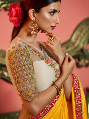 Горчичное шёлковое индийское сари, украшенное вышивкой