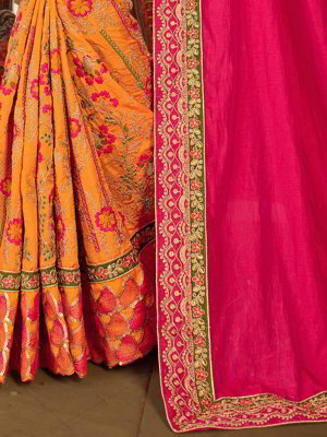 Пурпурное и оранжевое шёлковое индийское сари, украшенное вышивкой