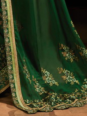Зелёное индийское сари, украшенное вышивкой