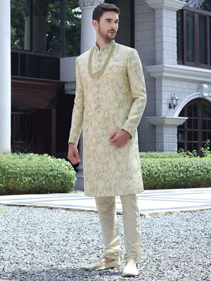 Фисташковый национальный индийский свадебный мужской костюм: шервани + чуридары