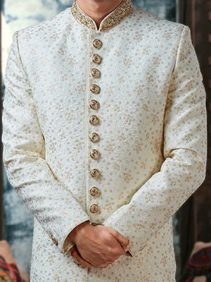 Белый национальный индийский свадебный мужской костюм (шервани + чуридары)
