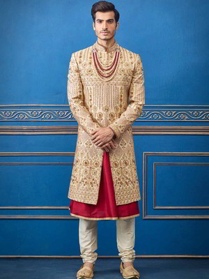 Бежевый индийский свадебный мужской костюм из шёлка