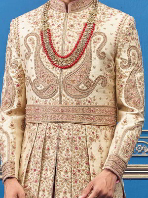 Бежевый шёлковый индийский свадебный мужской костюм