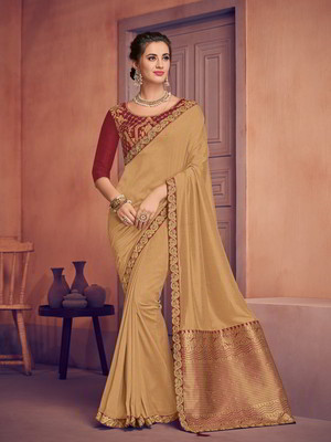 Золотое жаккардовое и шёлковое индийское сари с стразами