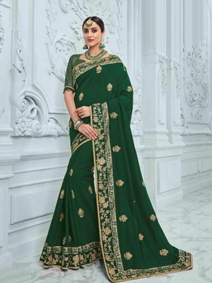 Зелёное шёлковое индийское сари, украшенное вышивкой с пайетками, стразами