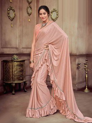 Персиковое индийское сари, украшенное вышивкой со стразами, стразами