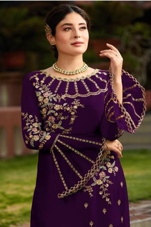 Фиолетовое платье / костюм из креп-жоржета и фатина, украшенное вышивкой