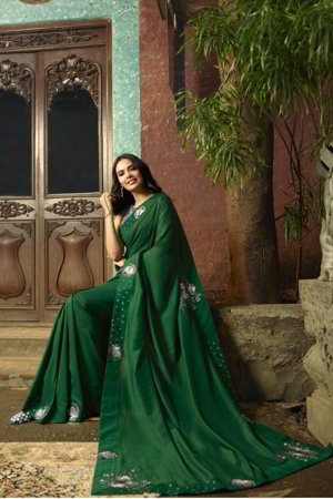 Тёмно-зелёное индийское сари, украшенное вышивкой