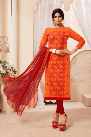 Оранжевое платье / костюм из хлопка и шёлка, украшенное вышивкой
