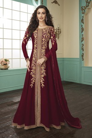 Бордовое платье / костюм из креп-жоржета, украшенное вышивкой