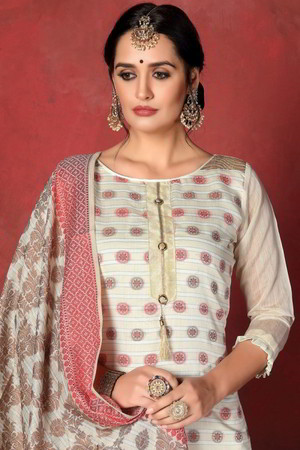 Белое шёлковое и жаккардовое платье / костюм, украшенное вышивкой