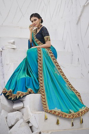 Голубое индийское сари из креп-жоржета и атласа, украшенное вышивкой