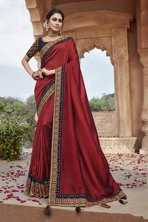 Красное индийское сари из креп-жоржета и атласа, украшенное вышивкой