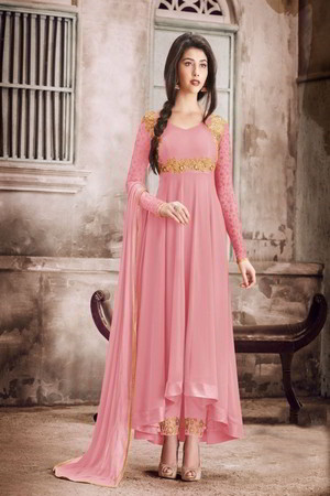 Розовое платье / костюм из креп-жоржета, украшенное вышивкой
