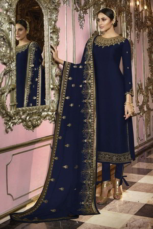 Синее платье / костюм из креп-жоржета, украшенное вышивкой