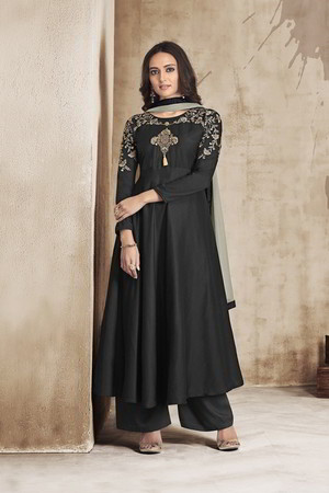 Чёрное платье / костюм из шифона, украшенное вышивкой