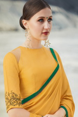Горчичное шифоновое индийское сари, украшенное вышивкой