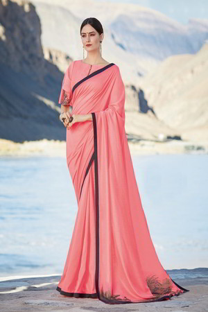 Светло-розовое шифоновое индийское сари, украшенное вышивкой