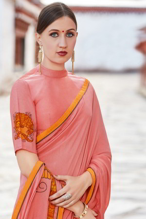 Розовое шифоновое индийское сари, украшенное вышивкой
