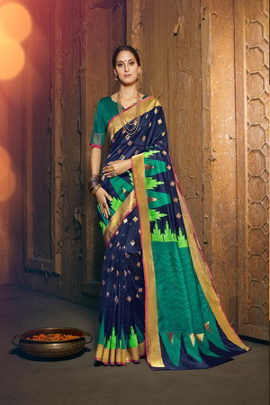 Синее жаккардовое и шёлковое индийское сари, украшенное вышивкой