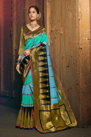 Голубое жаккардовое и шёлковое индийское сари, украшенное вышивкой