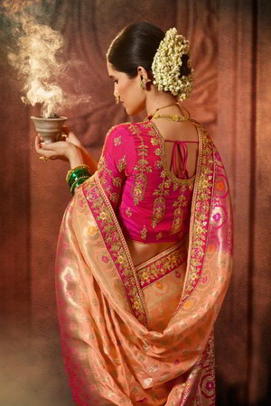 Двухцветное красивое индийское сари из шёлка, украшенное вышивкой с люрексом