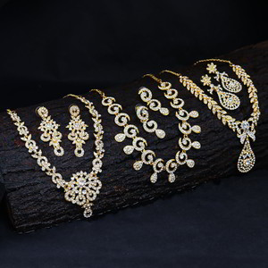 Позолоченное индийское украшение на шею (набор) со стразами