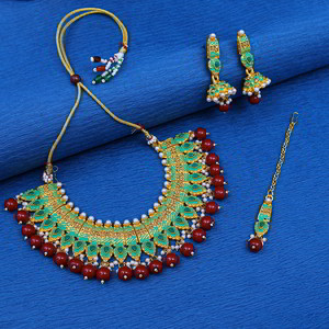 Зелёное индийское украшение на шею покрытие позолотой с перламутровыми бусинками