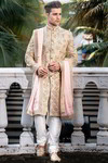 *Светло-зелёный хлопко-шёлковый и шёлковый индийский свадебный мужской костюм / шервани, украшенный вышивкой люрексом, скрученной шёлковой нитью с пайетками