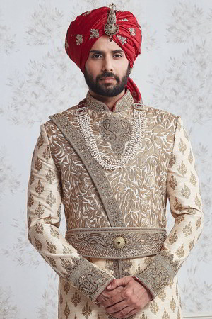 Национальный индийский свадебный мужской костюм / шервани, украшенный вышивкой с люрексом, перламутровыми бусинками и стразами