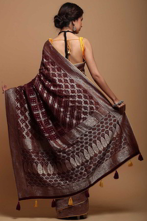 Золотое и красное индийское сари из креп-жоржета, парчи и шёлка, украшенное вышивкой люрексом