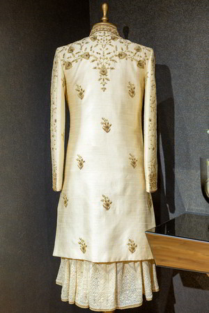 Бежевый национальный индийский свадебный мужской костюм-тройка