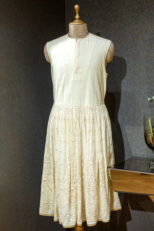 Бежевый национальный индийский свадебный мужской костюм-тройка