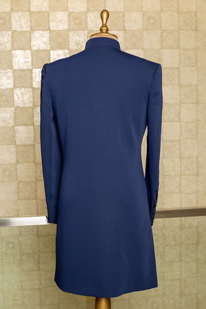 Тёмно-синий хлопко-шёлковый индийский свадебный мужской костюм / шервани, украшенный вышивкой с бисером