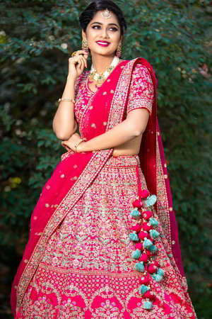 Розовый национальный индийский женский свадебный костюм лехенга (ленга) чоли, украшенный вышивкой с пайетками
