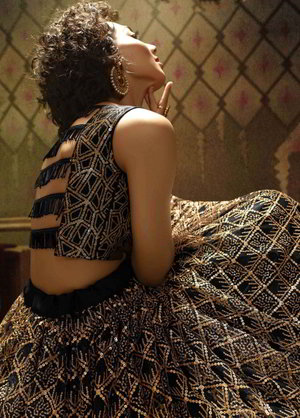 Чёрный национальный индийский женский костюм лехенга (ленга) чоли, украшенный вышивкой с люрексом
