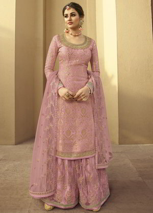 Розовое платье / костюм из жаккардовой ткани и фатина, украшенное вышивкой