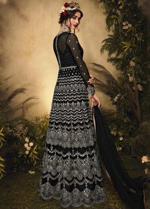 Чёрное длинное платье / анаркали / костюм из фатина, украшенное вышивкой люрексом со стразами, пайетками, перламутровыми бусинками